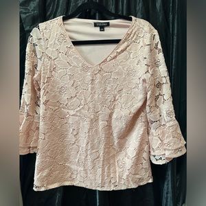 Roz & Ali size medium Pink lined lace blouse
